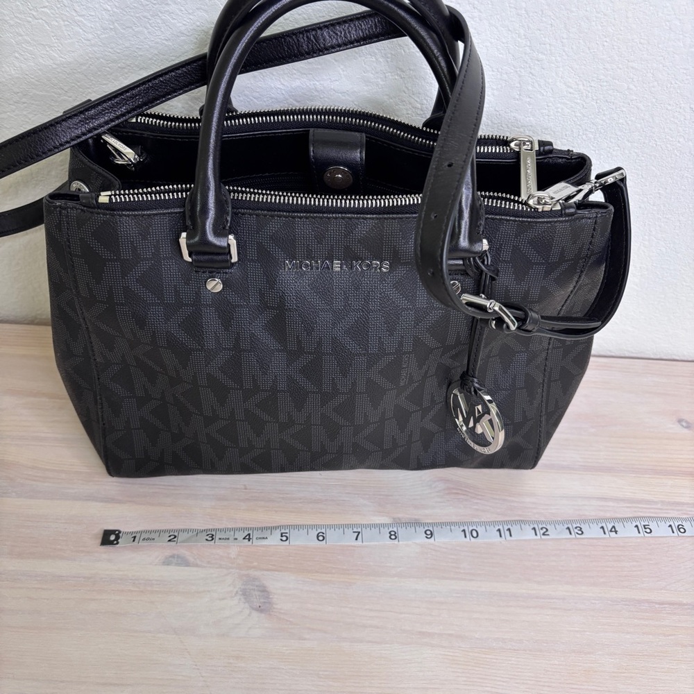Michael Kors Sutton satchel - Picture 2 of 8